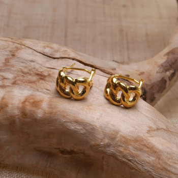 Eve Seo Yea Ji's Gold Tone Earrings